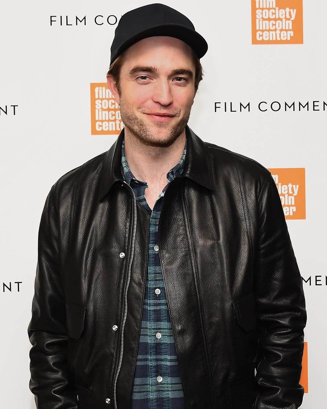 Just Jaredさんのインスタグラム写真 - (Just JaredInstagram)「Robert Pattinson keeps it cool at the @filmlinc Film Comment Free Talk session for #HighLife! See more on JustJared.com #RobertPattinson Photo: @gettyimages」4月6日 4時31分 - justjared