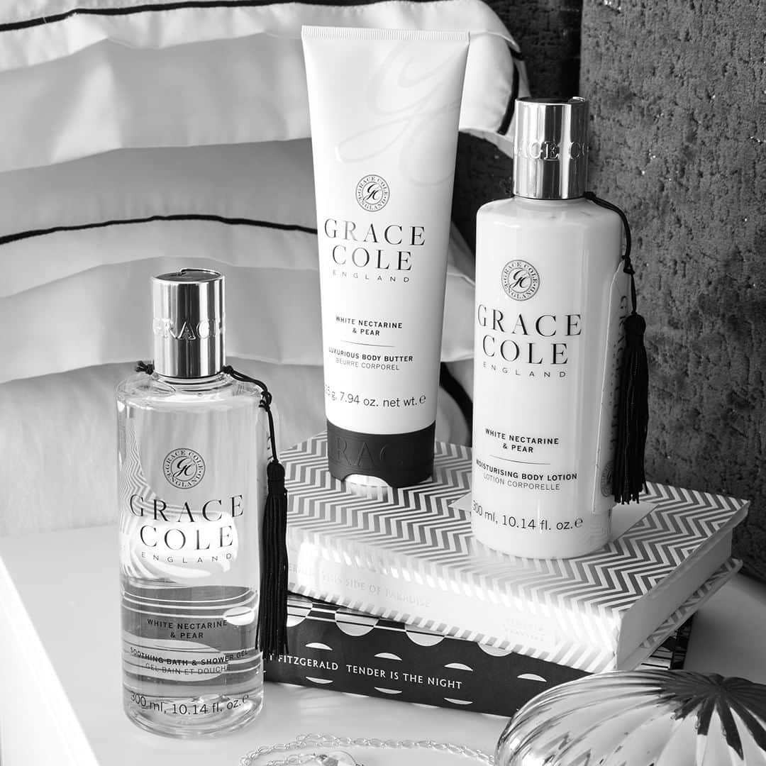 Grace Coleさんのインスタグラム写真 - (Grace ColeInstagram)「Get into the spring spirit and treat yourself to a moment of morning glamour everyday, your skin deserves it  #lifestyle #treatyourself #morning #routine #glamour #morningglamour #moisturize #skincare #bodycare #selfcare #spring #springspirit #winter #indulge #bodylotion #scent #handcare #momentofglamour #gracecoleglamour」4月6日 4時35分 - gracecoleltd