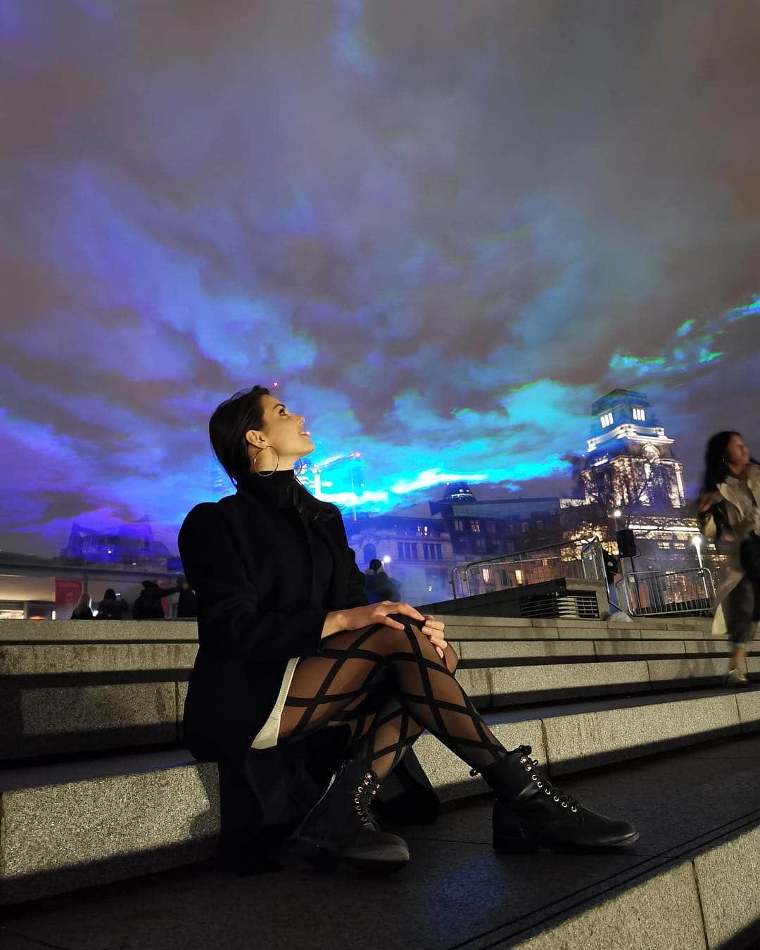@LONDON | TAG #THISISLONDONさんのインスタグラム写真 - (@LONDON | TAG #THISISLONDONInstagram)「@MrLondon & @AlisInWorldLand have ticked off a bucket list as @huaweimobileuk bring the #NorthernLights to #TowerOfLondon! 😍 See it tonight & tomorrow night 8.00-10.30pm! Try out the new #HuaweiP30Pro and rewrite the rules! 📸🔥 Make sure you check out our story! ☺️ // #HuaweiLondonLights AD #thisislondon #london #huawei」4月6日 4時35分 - london