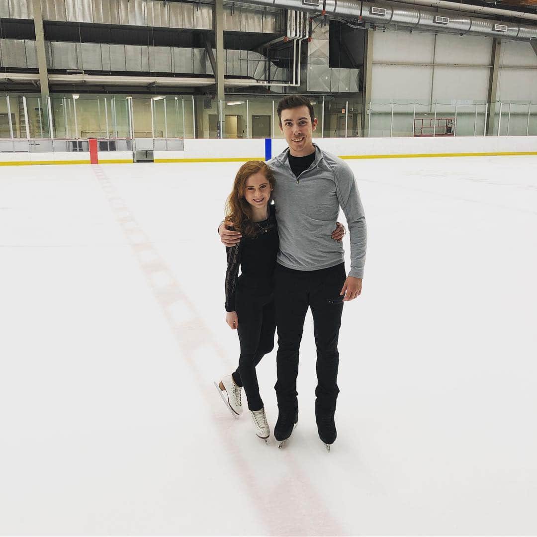 ナターシャ・ピュリッチのインスタグラム：「Ok so it’s official! 😊  A couple of months ago I asked this guy to come on to a session and do a couple of throws. From one session to a couple a week, to every day, to every element! He has gifted me with patience, letting me work through the process of getting all my elements, my confidence and my strength back! I’m super excited to announce that @bryce.chudak and I are officially a new Pairs Team! ⛸🇨🇦 Also thankful to have @anabelle_langlois and @cody_hay here to guide and support us!💜 #skatecanada #albertakids #everythinghappensforareason #nowwerecookingwithgas #patienceiskey #thankful」