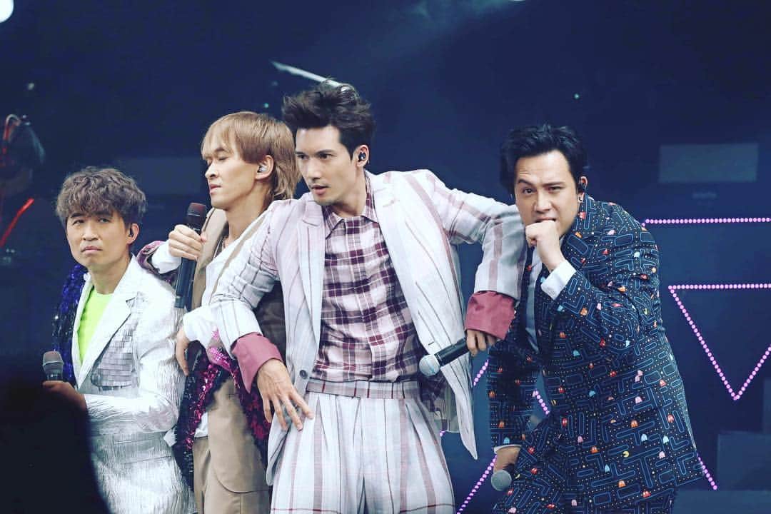 スティーブン・チョンのインスタグラム：「#BOYZ #ILOVEUBOYZ #呢個組合有火花 #其實啊勞都幾高音 #少爺占都靚仔咗 #關智斌更加唔使講 #我覺得張致恒幾型囉 #2020見係咪真㗎 ？ #Thenewboyband #BoyzloveuBoyz」