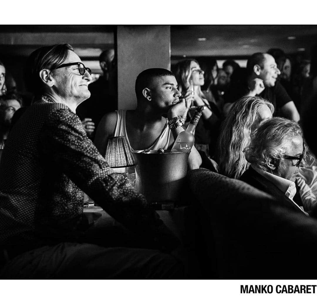 オリヴィエ・ルスタンさんのインスタグラム写真 - (オリヴィエ・ルスタンInstagram)「🖤 one of my beautiful night in Paris with @hamishbowles @mankocabaretparis  #parisianboy」4月6日 4時47分 - olivier_rousteing