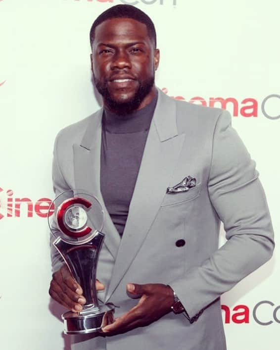 ケビン・ハートさんのインスタグラム写真 - (ケビン・ハートInstagram)「Thank you “NATO” aka National Association Of Theater Owners.... #InternationalStarOfTheYear」4月6日 4時49分 - kevinhart4real