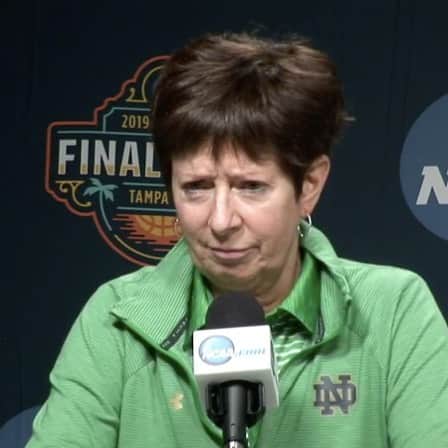 エリザベス・リーサーのインスタグラム：「Same. #muffetmcgraw」