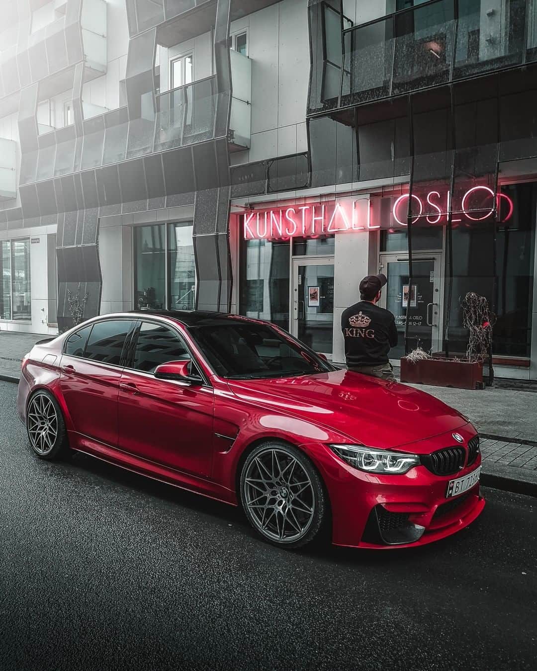 BMWのインスタグラム：「Makes everyone stop and stare. The BMW M3 Sedan. #BMWRepost @BmwOslo #BMW #M3 #BMWM __ BMW M3 Sedan: Fuel consumption in l/100 km (combined): 8.8 (8.3). CO2 emissions in g/km (combined): 204 (194). The figures in brackets refer to the vehicle with seven-speed M double-clutch transmission with Drivelogic. The values of fuel consumptions, CO2 emissions and energy consumptions shown were determined according to the European Regulation (EC) 715/2007 in the version applicable at the time of type approval. The figures refer to a vehicle with basic configuration in Germany and the range shown considers optional equipment and the different size of wheels and tires available on the selected model. The values of the vehicles are already based on the new WLTP regulation and are translated back into NEDC-equivalent values in order to ensure the comparison between the vehicles. [With respect to these vehicles, for vehicle related taxes or other duties based (at least inter alia) on CO2-emissions the CO2 values may differ to the values stated here.] The CO2 efficiency specifications are determined according to Directive 1999/94/EC and the European Regulation in its current version applicable. The values shown are based on the fuel consumption, CO2 values and energy consumptions according to the NEDC cycle for the classification. For further information about the official fuel consumption and the specific CO2 emission of new passenger cars can be taken out of the „handbook of fuel consumption, the CO2 emission and power consumption of new passenger cars“, which is available at all selling points and at  http://www.dat.de/angebote/verlagsprodukte/leitfaden-kraftstoffverbrauch.html.」