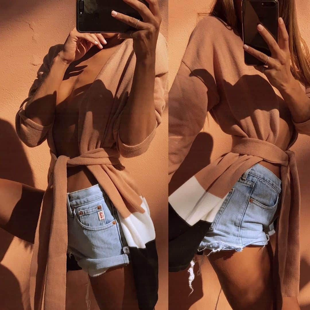 のインスタグラム：「Saturday morning in the snuggliest knit ever 💕 via bae @staceytonkes #stripeknitcardi #saboskirt」