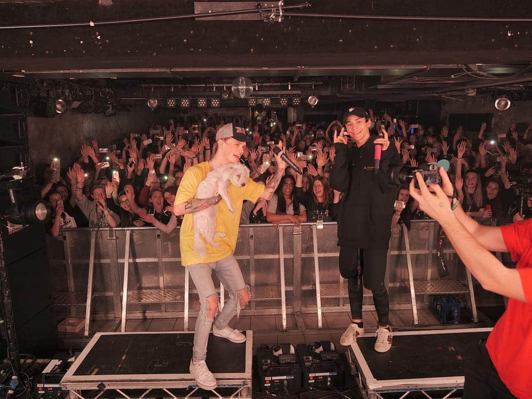 Bars and Melodyさんのインスタグラム写真 - (Bars and MelodyInstagram)「Cologne tonight was so beautiful! Cant wait to come back. Sold out hehe」4月6日 5時04分 - barsandmelody