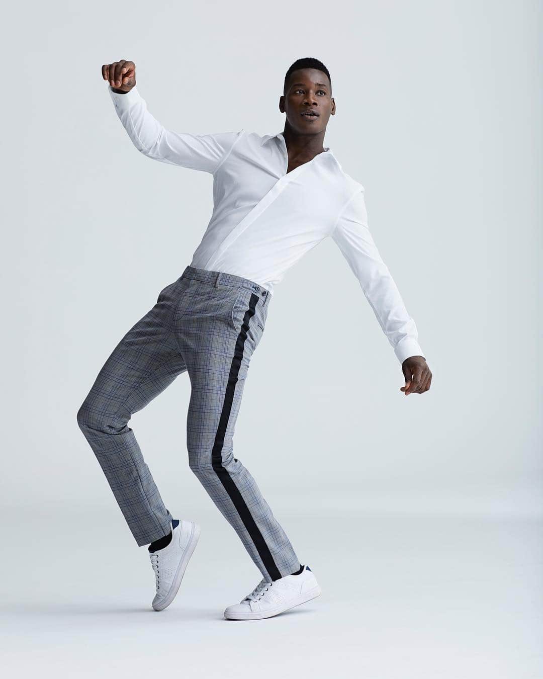ペリーエリスのインスタグラム：「Make moves in Total Stretch styles made for motion. Tap to shop. #LifeReadySince1976」