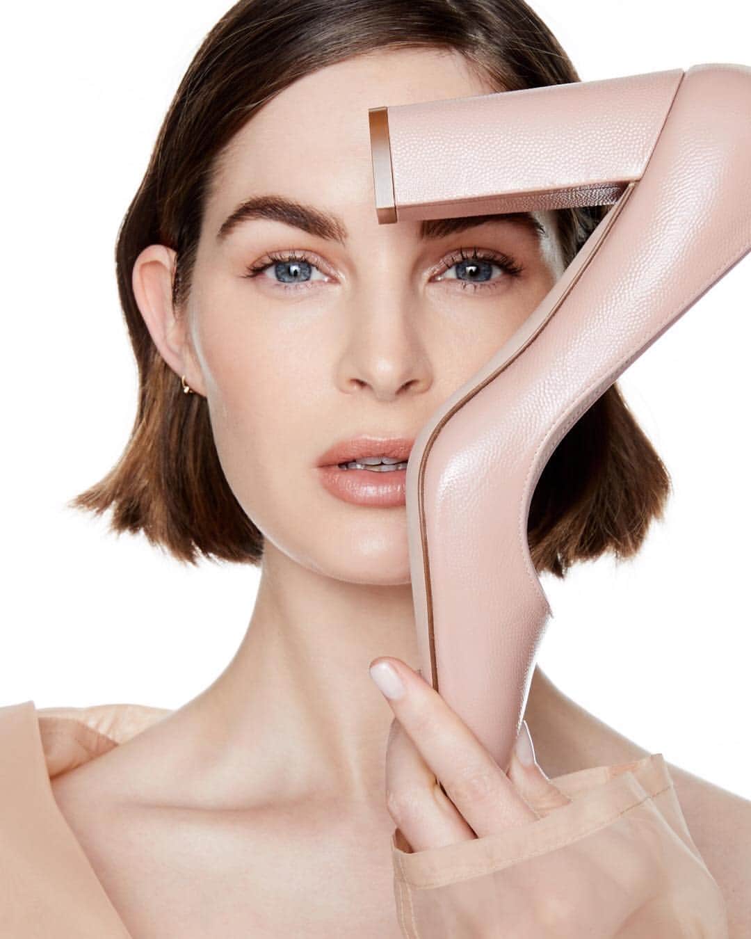 のインスタグラム：「The #LANEY: Put it in neutral. #StuartWeitzman #SWPalette」