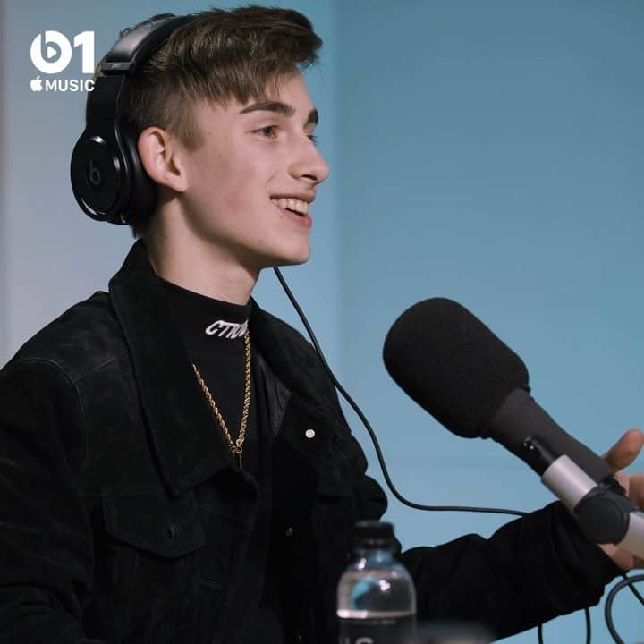 ジョニー・オーランドのインスタグラム：「caught up with @hanumanwelch on @beats1official to talk music, tour & break down the making of Teenage Fever. listen back to the interview on @applemusic🚀」
