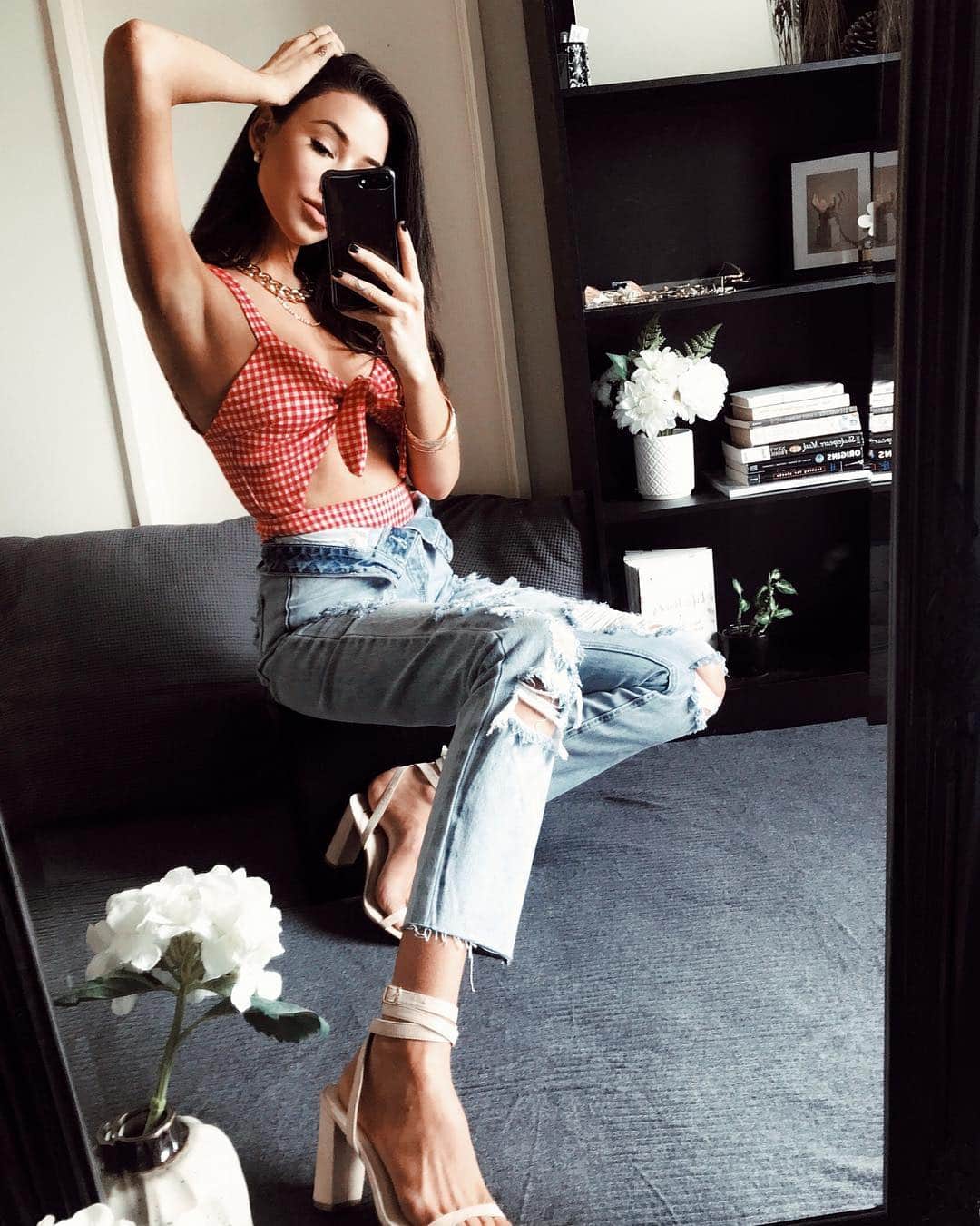 のインスタグラム：「Weekend Vibe ❤️ #laynecutoutbodysuit on bae @ohcourture #saboskirt」