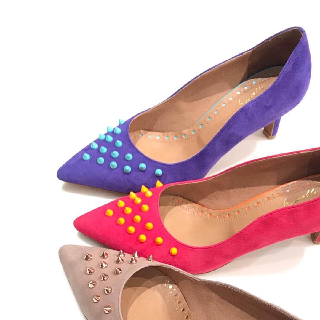CARNET OFFICIALのインスタグラム：「ダニジェマらしいスタッズ使いのパンプス👠 鮮やかな発色がポイントです😉  インスタフォローキャンペーンも明日までです🌸是非ご来店お待ちしております。 ◾️DA-156-1902 ¥22,000＋tax ----------------------- #daniellaandgemma  #パンプス  #パンプスコーデ  #カラーパンプス  #shoesaddict  #cordinate  #fashion  #outfit  #二子玉川  #ライズインスタ部」