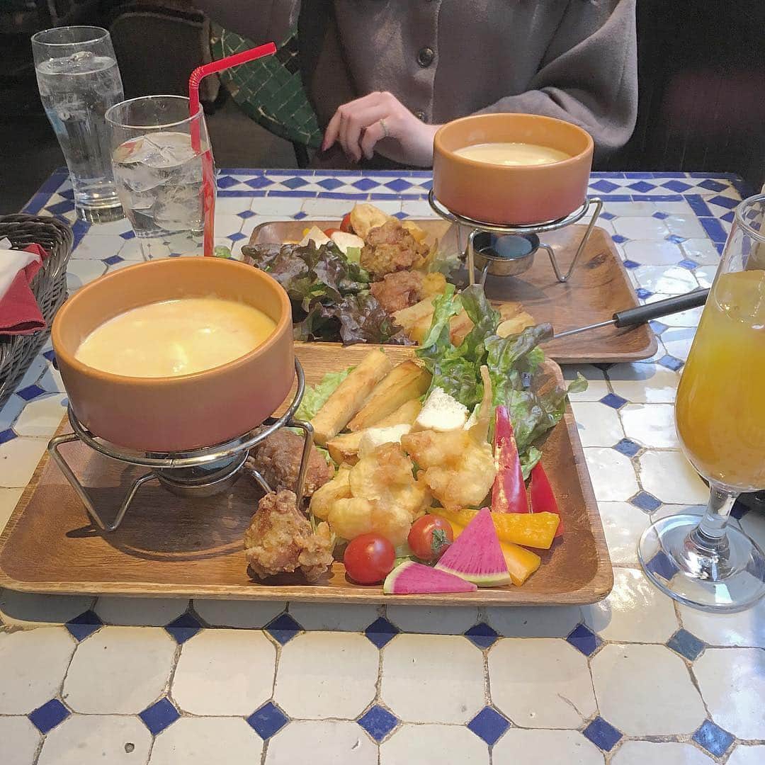 のインスタグラム：「#チーズフォンデュ﻿ お野菜やフルーツをディップしながら女子トーク♡﻿ ﻿ そんな休日はいかがでしょう？﻿ ﻿ こちらは大阪にある「エレファントカフェ 茶屋町」🧀﻿ ﻿ チーズ好きならチェックしておきたいカフェですよ💭﻿ ﻿ ぜひチェックしてみてください！﻿ ﻿ 〒530-0013 大阪府大阪市北区茶屋町２−２８, 茶屋町MDビル﻿ 11:30-23:30﻿ ﻿ photo by @haaaaa1013 ﻿﻿﻿ Sucle のBASEにて、Sucleオリジナル巾着ポーチを販売中✨﻿ ﻿ プロフィールのURLかストーリーズのURLからジャンプできるので、ぜひチェックしてみてください！﻿ ﻿ @sucle_ では紹介する写真を募集中👧🏻﻿﻿ ﻿﻿﻿﻿﻿ ﻿﻿﻿﻿﻿﻿﻿﻿﻿﻿﻿﻿﻿ タグ付けやハッシュタグをつけてくれた投稿からもピックアップした写真をリポストしています！﻿﻿﻿﻿﻿﻿﻿﻿﻿﻿﻿﻿﻿﻿ #sucle をつける か このアカウントをタグ付けして投稿してね📸﻿﻿﻿﻿﻿﻿﻿﻿﻿﻿﻿﻿﻿﻿ ﻿ ﻿ #漫画  #エレファントカフェ #大阪カフェ﻿ #大阪 #関西カフェ #チーズカフェ #チーズ好き #カフェ活 #カフェ好き  #大阪カフェ部 #カフェ巡り #おしゃれカフェ #置き画 #置き画倶楽部﻿ #インスタ映え #シュクレ #フォトジェニック #ファッション #お洒落 #かわいい #置き画くら部 #おしゃれさんと繋がりたい #おしゃれ #お洒落さんと繋がりたい #可愛い #ootd #おきがくらぶ﻿﻿ ﻿」