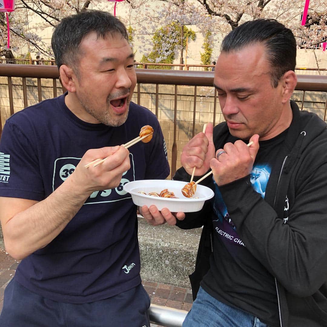 のインスタグラム：「【TAKOYAKI】 . エディあーん . #sakuraba #quintet #quintetfn3 #10thplanet #ふーふー  #大火傷」
