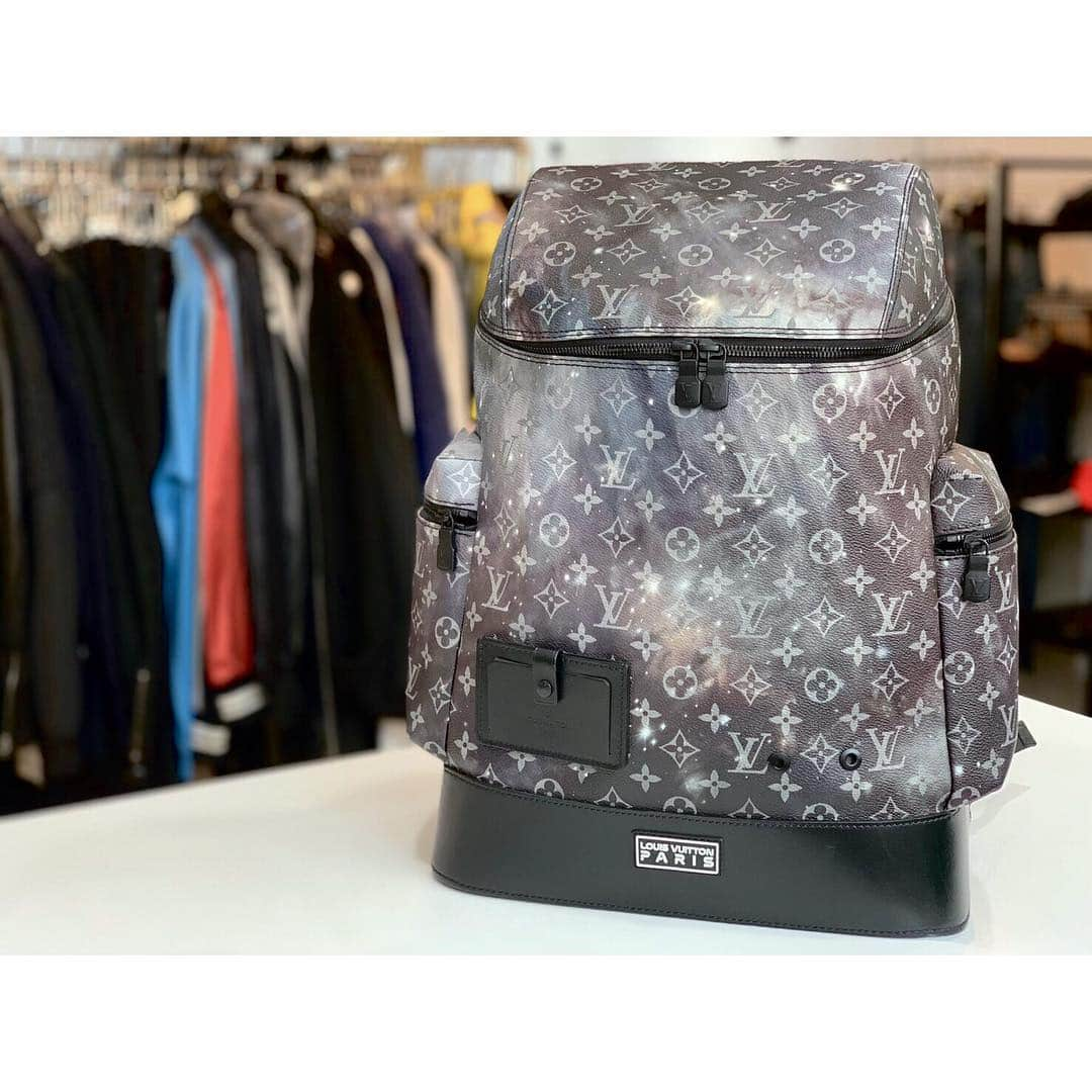 RINKAN渋谷店さんのインスタグラム写真 - (RINKAN渋谷店Instagram)「【2F New Arrival】 《LOUIS VUITTON》 "Monogram Galaxy" 2019Ltd... ㅤㅤㅤㅤㅤㅤㅤㅤㅤㅤㅤㅤㅤ 2019年プレコレクション限定で発表されたモノグラムギャラクシーバックパックが入荷致しました。伝統的なモノグラムの背景にあるのは宇宙、モノグラムギャラクシーキャンバスです。一見派手かと思いきやブラックがベースになっているので思いのほか使いやすい印象です。ラバー素材のロゴパッチもポイントです。限定コレクションのアイテムになりますので、是非店頭にてご覧くださいませ。 ㅤㅤㅤㅤㅤㅤㅤㅤㅤㅤㅤㅤㅤ #rinkan #shibuya #saintlaurent #saintlaurentparis #dior #diorhomme  #louisvuitton #lv #amiri #rickowens #balmain #celine #celinebyhedislimane #prada #burberry #valentino #maisonmargiela #thombrowne #acnestudious #hermes #cartier #fendi #rafsimons #calvinklein #givenchy #yohjiyamamoto #commedesgarcons #sulvam #sacai RINKAN 渋谷店 03-5458-3050 渋谷区神南1-12-16」4月6日 15時53分 - rinkan_shibuya