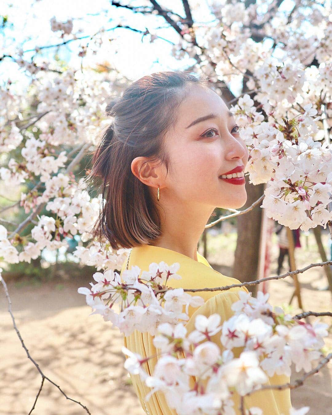 梅谷安里さんのインスタグラム写真 - (梅谷安里Instagram)「春を存分に満喫した日🌸🌸🌸 桜って見てるだけでほんとhappy気分なれる🌸 ・ ・ #🤧 #ただ花粉症はかなり悪化した🤧笑 #🌸#sakura #お花見#桜 #cherryblossom」4月6日 15時57分 - anriworld