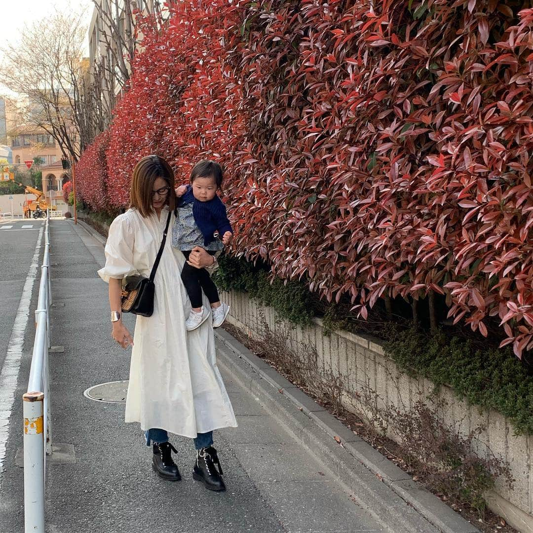 鈴木六夏さんのインスタグラム写真 - (鈴木六夏Instagram)「お散歩タイム(^^) どこもかしこもお花見で人がいっぱいですねー！にぎやか♡ @mariakamiyama × @naturalbeautybasic_official × @veryweb.jp のワンピースを スポンとかぶって(o^^o)袖が短め&ふんわりで、可愛い！ (私はMサイズ)」4月6日 16時11分 - rikuka.62