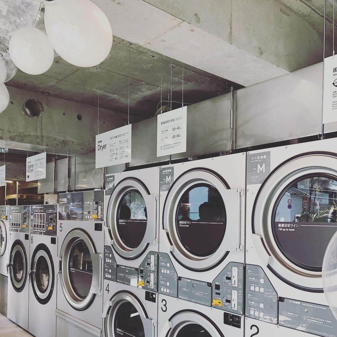 Gabrielaさんのインスタグラム写真 - (GabrielaInstagram)「Baluko Laundry Place #代々木上原 のレセプションに行ってきました！  カフェが付いてるおしゃれなランドリーでした✨  機械で使っている洗剤や柔軟剤もこだわってて、  洗い上がりがふわふわでびっくり💕  こんなランドリースペースなら洗濯も楽しくなりそう！ . . .  #balukolaundryplace #バルコランドリープレイス #クロスロードベーカリー #ソーシャルランドリー #PR #ootd #lookdodia」4月6日 16時16分 - rkgabriela