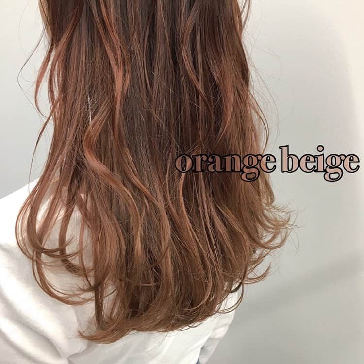 ALIVEさんのインスタグラム写真 - (ALIVEInstagram)「. . . ALIVE kichijoji  colorlist 若山 葵 ( @iamblue.58 ) . orange beige 🍊♡. . 春はオレンジベージュやピンクベージュなどの 暖色系のベージュカラーもかわいいです🧡 . 入学式や新学期、かわいい髪型で 周りの女の子と差をつけちゃいましょう🕊. . わたし指名限定のクーポンもございます♡ . . 一人一人の髪質、色素に似合わせた カラー選定お任せください♡ . ヨーロッパの女の子の地毛のような 柔らかくてかわいいベージュカラーが得意です🕊. . . 外国人の地毛風カラーは 若山葵をご指名ください♡. . ホットペッパーまたはdm、お電話からもご予約いただけます🌿. . InstagramもCheck、Follow お願いします☺️♥︎. @iamblue.58 . . . << access >> . 東京都武蔵野市吉祥寺本町1-10-5  吉祥寺公園通りビル 6F 吉祥寺駅 徒歩5分 ☎︎ 04-2227-5410 . 平日 10:00~20:00 土日祝日 10:00~19:00. . . #春カラー#フレンチベージュ#ラベンダーベージュ#ピンクベージュ#alive吉祥寺」4月6日 16時22分 - alivehair