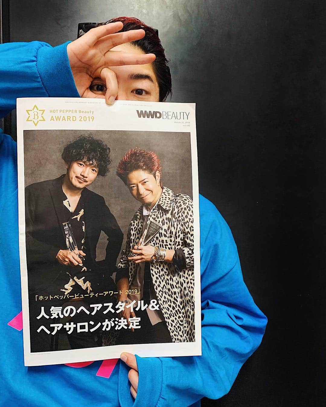 高木琢也さんのインスタグラム写真 - (高木琢也Instagram)「WWD beauty ❤️ #全国の書店かネットでどーぞ😋 #award2019 #日本一 #🏆 #美容師 #OCEANTOKYO」4月6日 16時24分 - takagi_ocean