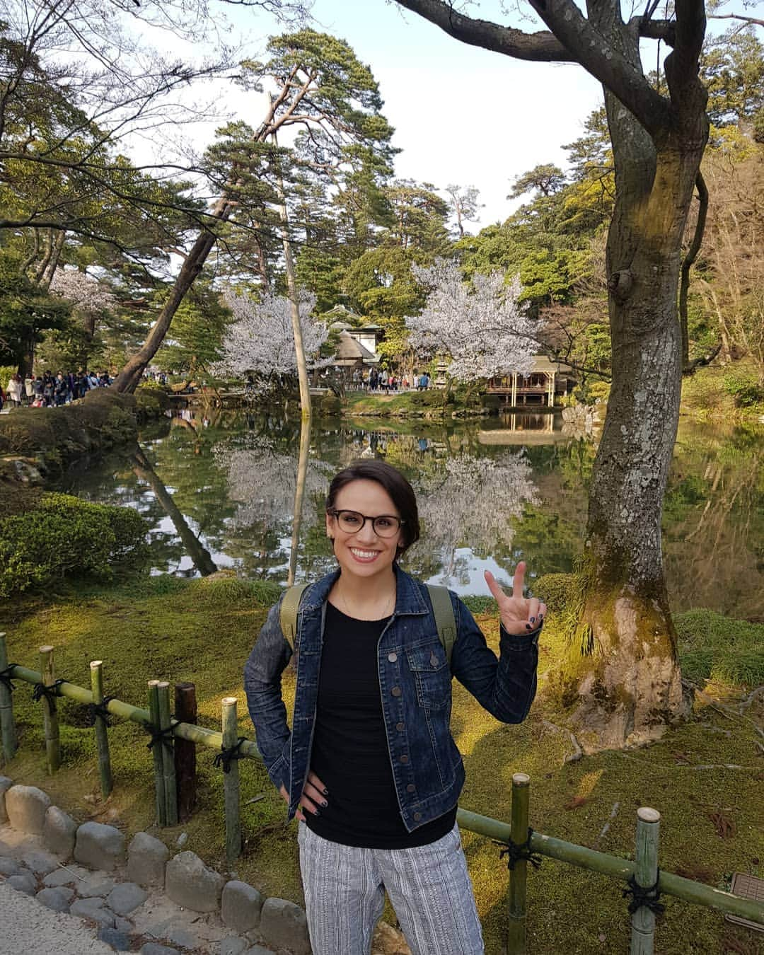 メーガン・デュアメルさんのインスタグラム写真 - (メーガン・デュアメルInstagram)「Kenrokuen Garden 🌳🌸 #tourist #japanesegarden #nofilter」4月6日 16時25分 - meaganduhamel