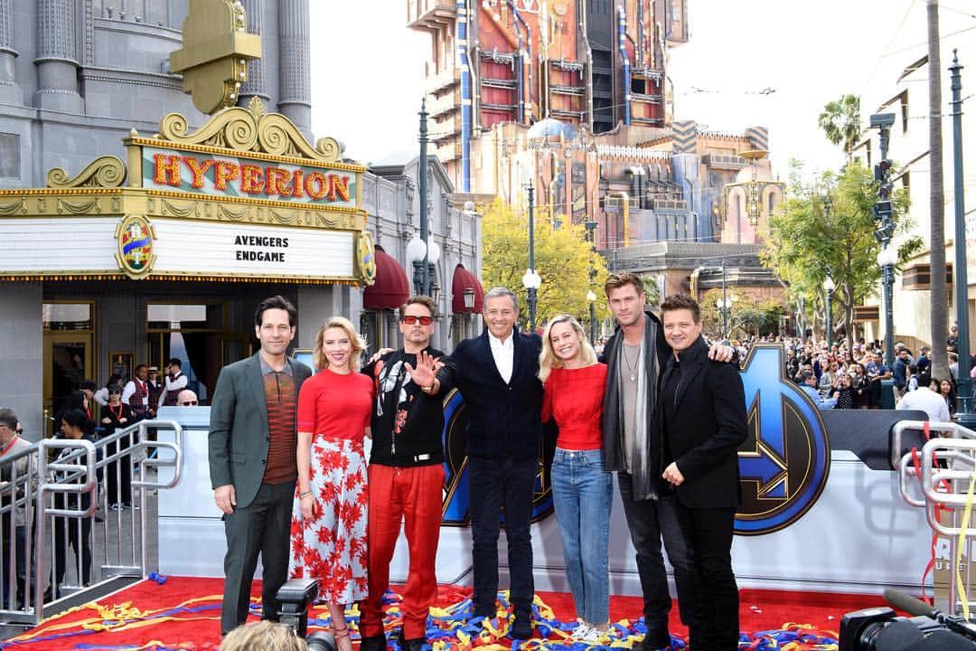 Walt Disney Studiosさんのインスタグラム写真 - (Walt Disney StudiosInstagram)「The stars of Marvel Studios’ #AvengersEndgame assembled at Disney California Adventure Park today for Avengers #UniverseUnites!」4月6日 7時35分 - disneystudios