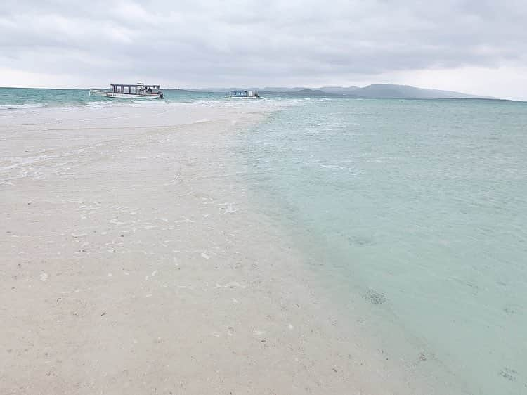 古川真奈美さんのインスタグラム写真 - (古川真奈美Instagram)「.﻿ .﻿ 幻の島へ🏖﻿ ﻿ 曇り空で風強すぎて😂😂🌪﻿ ﻿ ﻿ しかしめっちゃ綺麗だったーー😍❤️晴れだとここもっと綺麗なんだろうな〜☺️💓﻿ ﻿ ﻿ #幻の島  #石垣島 ﻿ #instagood  #instadiary ﻿ #instalike #instamood ﻿ #ow #instapic #instaphoto﻿ #girl　#follow #followme  #gravure  #japanesegirl  #selfies  #インスタグラビア﻿」4月6日 7時44分 - mana_0619