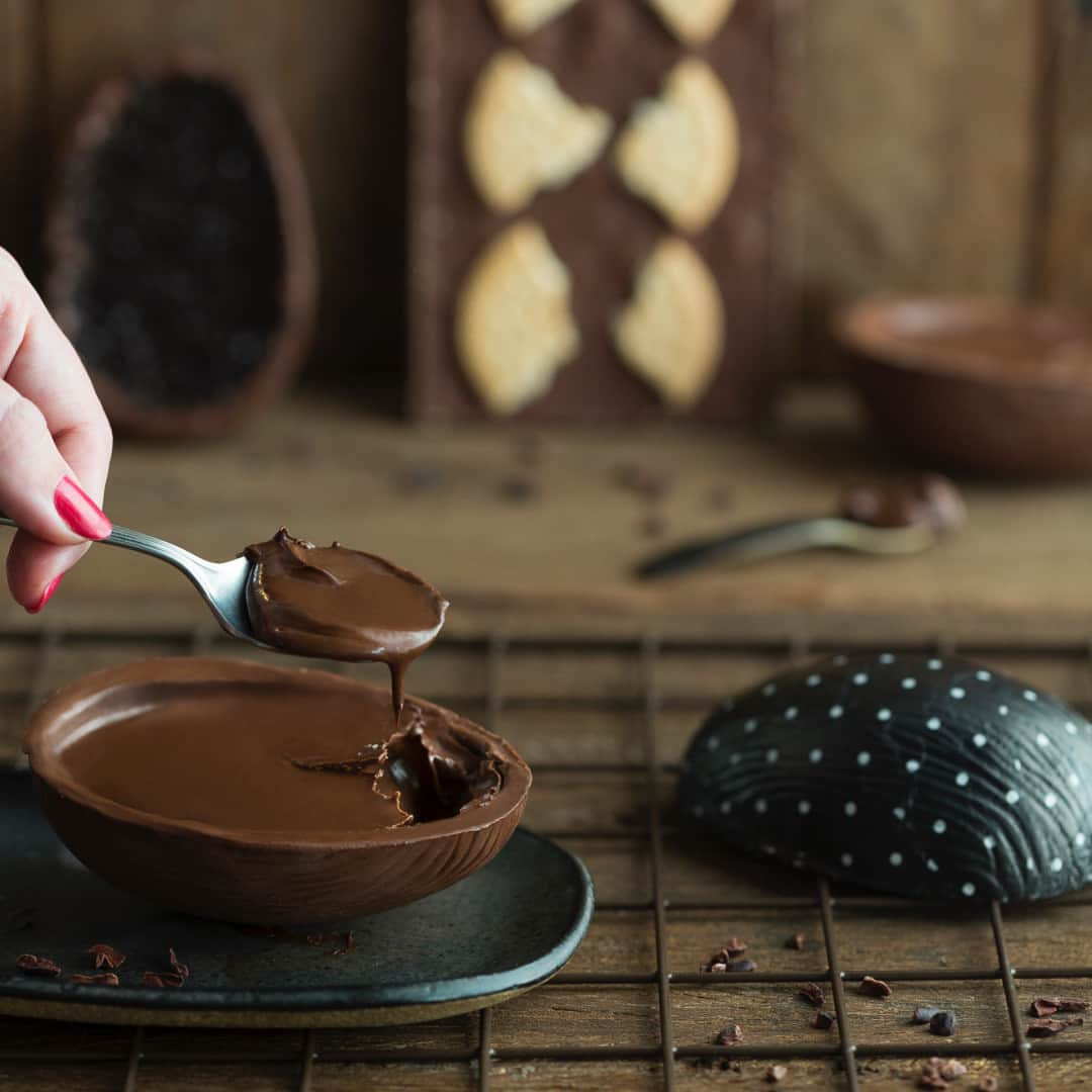 Eataly Brasilさんのインスタグラム写真 - (Eataly BrasilInstagram)「Como negar um bom chocolate? A gente já tá de água na boca pensando em todos os doces incríveis que teremos aqui amanhã e domingo para a Feira do Chocolate! . . . Nos dias 06 e 07 de abril teremos a Feira de Chocolate do Eataly - serão 7 produtores artesanais com mais de 30 doces à base de chocolate para você conhecer! Além disso, teremos uma seleção de vinhos doces para harmonização. Vem, é das 12h às 18h!  #EatalySP #SouEatalyano #CioccolatoVinoFestival」4月6日 7時55分 - eatalybr