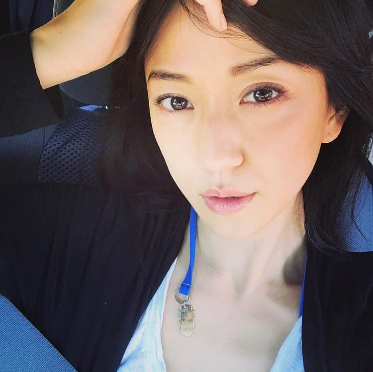 近藤しづかさんのインスタグラム写真 - (近藤しづかInstagram)「おはよう 今日はぐっすり寝られて嬉しいな☀️ . 久しぶりにまつげパーマへも行けた♪ もうかれこれ10年近くは通っているよ! お仕事ですっぴんになることが多くて せめてまつげだけでも... と思って始めたのがきっかけ . 目がパッチリになって 2割り増しに...!? 気分も上がります👀⤴︎ . そして今日は楽しみにしていた 従姉妹の結婚式 幸せオーラおすそわけしてもらっちゃおう〜と!!💐 . #まつげパーマ #美容 #まつげ #美容 #渋谷 #すっぴん #パーマ #beauty #beautycare #eyelash #eyelashsalon #eyelashperm #shibuya」4月6日 8時05分 - shizuka_kondo