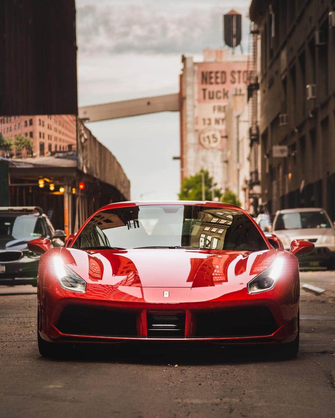 Ferrari USAさんのインスタグラム写真 - (Ferrari USAInstagram)「Brooklyn’s finest. #FerrariFriday」4月6日 8時10分 - ferrariusa