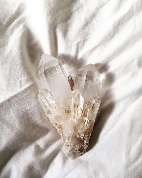 Your Teaさんのインスタグラム写真 - (Your TeaInstagram)「"The chakras correspond to organs and nerve centres in the body, effecting us emotionally – and spiritually. Since energy and breath, are all moving, it’s essential that seven chakras stay open, aligned, and fluid. The same way food scraps block a drain to prevent water flowing through, blockages in the chakra stop the flow of energy. So it’s important to understand what each chakra represents and what we can do to keep this energy flowing freely." From our blog, WHAT IS A CHAKRA ANYWAY? 📷 @luminosity_crystals」4月6日 8時17分 - yourtea