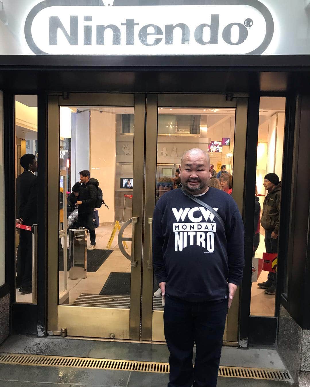 ハチミツ二郎さんのインスタグラム写真 - (ハチミツ二郎Instagram)「Nintendo NY.  めちゃくちゃ買ったった。」4月6日 8時21分 - jirohachimitsu