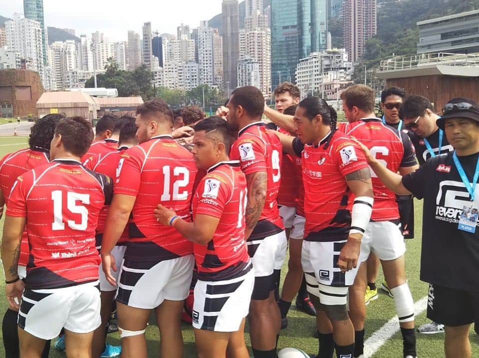 畠山健介さんのインスタグラム写真 - (畠山健介Instagram)「香港10’s🇭🇰から無事帰国！ 写真を載せるんだけど、、、1枚目の日本ラグビー界のレジェンドに囲まれてる写真は本当に震えるほど感動した🥺クリニックも出来て、香港行って本当に良かった！  クリスチャンがまた日本でプレー出来ると良いな〜  #ラグビー #rugby #日本ラグビー #JapanRugby #レジェンド #legend #超貴重 #箕内拓郎 さん #大畑大介 さん #田邊淳 さん #大西将太郎 さん #菊谷崇 さん #土佐誠 #土佐はまだ現役だけど  #ブルー持ってるから十分レジェンド #香港 #🇭🇰 #HongKong #香港10s #10s #10人制 #10人制ラグビー #HK10s #HongKong10s #2019 #AsianPacificDragons #アジアンパシフィックドラゴンズ #日生日本語学園 #rvddw」4月6日 8時23分 - hatake03