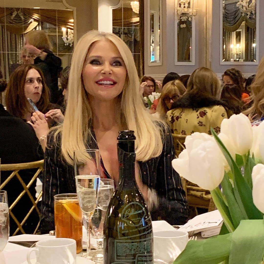 クリスティ・ブリンクリーさんのインスタグラム写真 - (クリスティ・ブリンクリーInstagram)「Here’s to Lincoln Center, Harper Bazaar,  and the Arts...three things that enhance our lives in immeasurable ways! And to all my friends because ditto! ! And they served my delicious organic all natural Bellissima Prosecco ! Cheers! 🥂🎶」4月6日 8時25分 - christiebrinkley