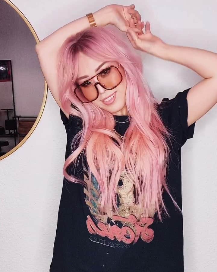 のインスタグラム：「NEW HAIR NEW HAIR 💖 Silky rose gold with shadow roots & French-girl bangs ✨ I. AM. SO. OBSESSED. 🔥 💇🏼‍♀️: Hair color + cut + styling by the one and only @alexadawnhair 🔮 Fun fact: we actually look like a real sis from another mister 👭💕💛 See us on stories & let me know if we do haha 😂」