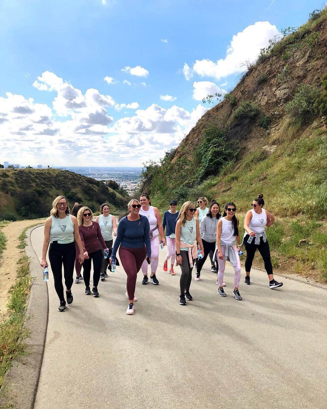 Nordstromさんのインスタグラム写真 - (NordstromInstagram)「TGIF✔️ We spent the day celebrating the latest collection from Zella, one created directly from feedback provided by the very customers who don it. And so in true Zella spirit, we took to the hills for the ultimate group hike led by @fittybritttty to put the final product to the test. Check our Stories for the results and to learn more on how this community collection came together — and be sure to shop the official launch on May 20!」4月6日 8時36分 - nordstrom