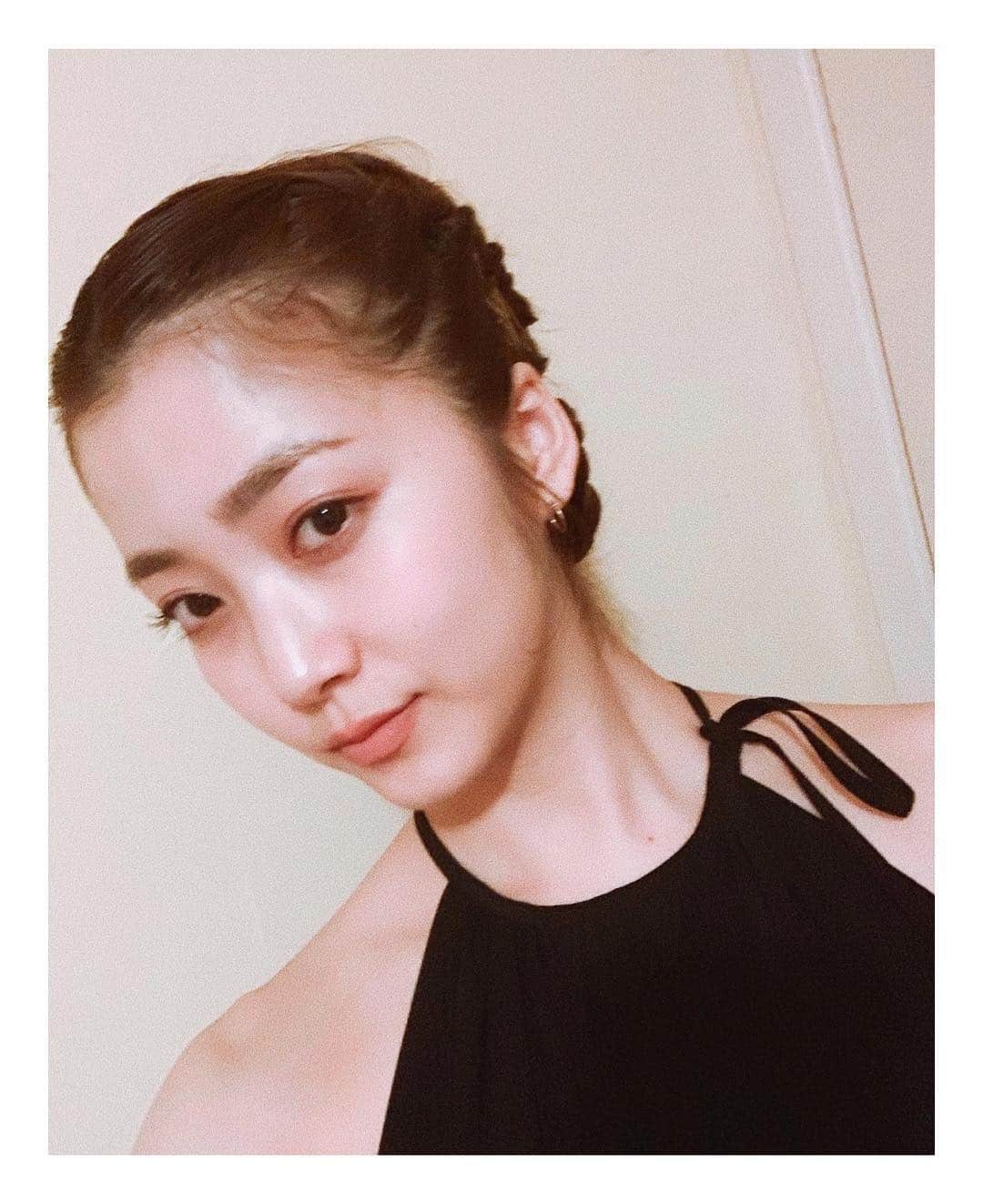 佐藤優津季のインスタグラム：「🖤🖤 #dress #elin #エリン」