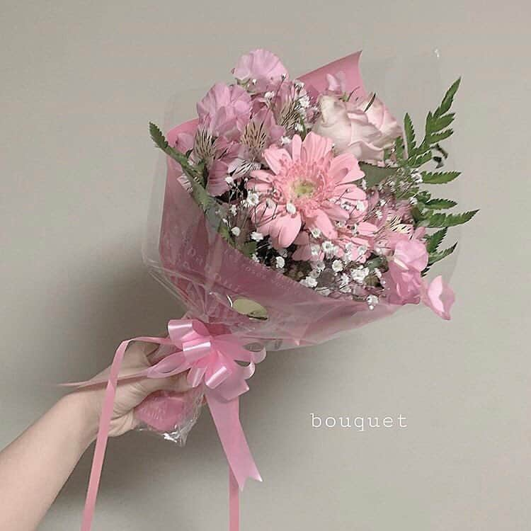 ピュアラモ@オフィシャルさんのインスタグラム写真 - (ピュアラモ@オフィシャルInstagram)「... . bouquet🐇♡ #お花のある暮らし 🌸 . お部屋に飾っても🙆‍♀️ . by. @h0n0p0p . #bouquet #花束  #花のある暮らし #花のある生活 #ブーケ #かすみ草 #お洒落さんと繋がりたい #お洒落な人と繋がりたい #おしゃれさんと繋がりたい #おきがくらぶ #かわいい #おしゃれさんと繋がりたい #インテリア #インテリア雑貨 #花 #お花 #雑貨 #かわいい #部屋 #インテリア好き #インテリア小物」4月6日 9時04分 - purelamo_official