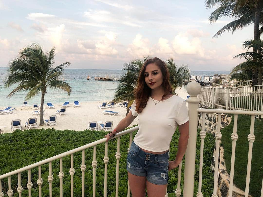 タラ・ケインさんのインスタグラム写真 - (タラ・ケインInstagram)「Lady Gaga said it’s hot like Mexico, rejoice 🇲🇽」4月6日 9時00分 - tarahkayne