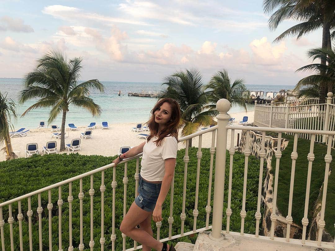タラ・ケインのインスタグラム：「Lady Gaga said it’s hot like Mexico, rejoice 🇲🇽」