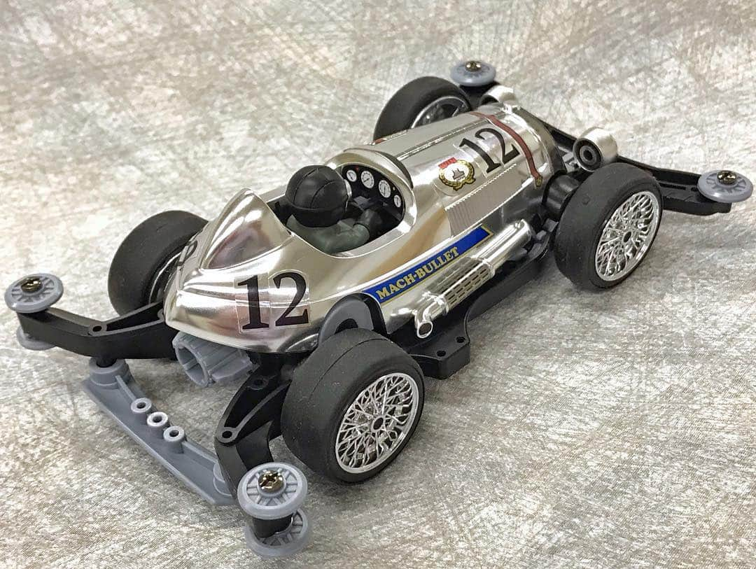 ミニ四駆さんのインスタグラム写真 - (ミニ四駆Instagram)「【5月の新製品】MACH-BULLET METALLIC SPECIAL (AR CHASSIS)🏁『マッハビュレット メタリックスペシャル(ARシャーシ) 』渋い半つやシルバーメッキのボディに、本体はポリカABS樹脂製の強化タイプ。Aパーツはグレイの低摩擦樹脂製。大径メッシュスポークホイールもシルバーメッキです。t#mini4wd #tamiyamini4wd #ミニ四駆」4月6日 9時18分 - tamiya_mini4wd