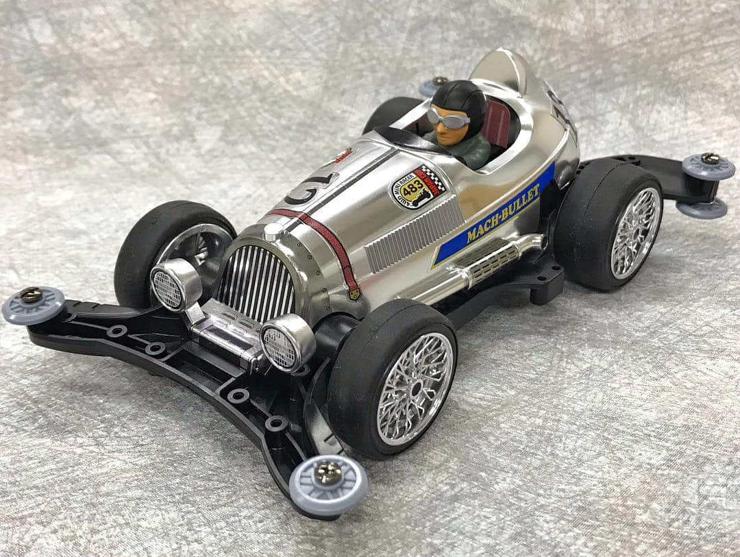 ミニ四駆さんのインスタグラム写真 - (ミニ四駆Instagram)「【5月の新製品】MACH-BULLET METALLIC SPECIAL (AR CHASSIS)🏁『マッハビュレット メタリックスペシャル(ARシャーシ) 』渋い半つやシルバーメッキのボディに、本体はポリカABS樹脂製の強化タイプ。Aパーツはグレイの低摩擦樹脂製。大径メッシュスポークホイールもシルバーメッキです。t#mini4wd #tamiyamini4wd #ミニ四駆」4月6日 9時18分 - tamiya_mini4wd