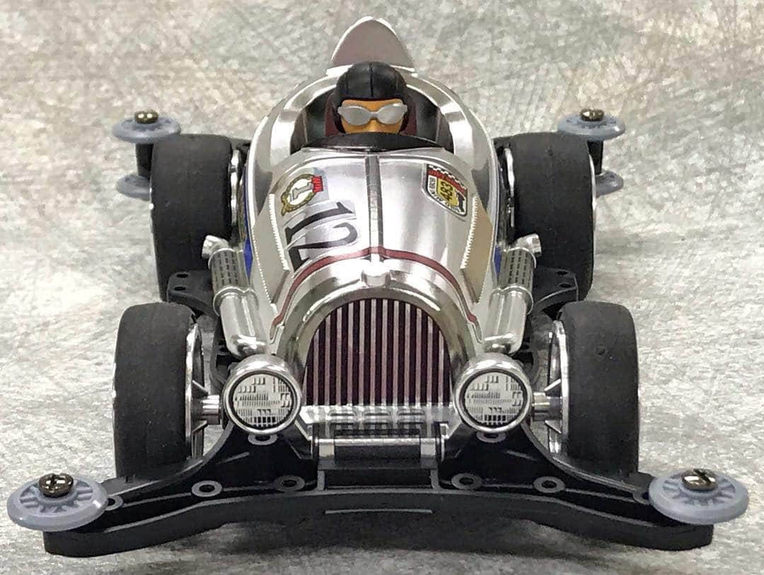 ミニ四駆さんのインスタグラム写真 - (ミニ四駆Instagram)「【5月の新製品】MACH-BULLET METALLIC SPECIAL (AR CHASSIS)🏁『マッハビュレット メタリックスペシャル(ARシャーシ) 』渋い半つやシルバーメッキのボディに、本体はポリカABS樹脂製の強化タイプ。Aパーツはグレイの低摩擦樹脂製。大径メッシュスポークホイールもシルバーメッキです。t#mini4wd #tamiyamini4wd #ミニ四駆」4月6日 9時18分 - tamiya_mini4wd