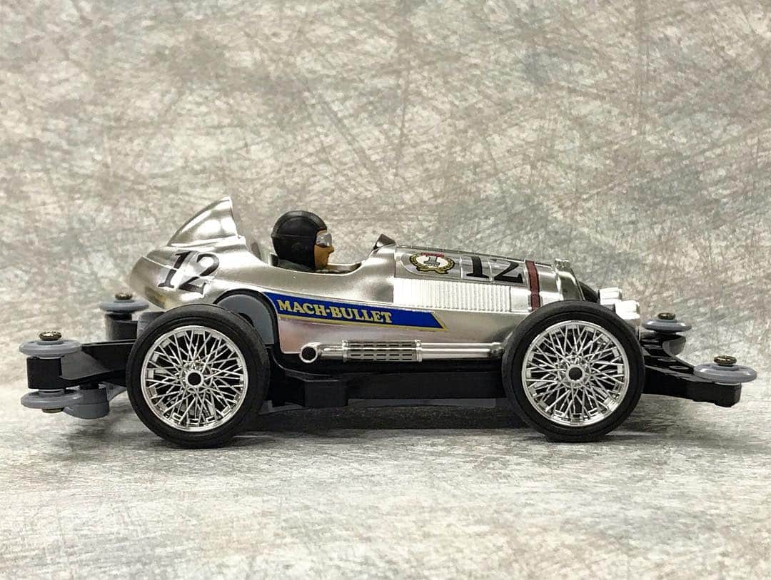 ミニ四駆さんのインスタグラム写真 - (ミニ四駆Instagram)「【5月の新製品】MACH-BULLET METALLIC SPECIAL (AR CHASSIS)🏁『マッハビュレット メタリックスペシャル(ARシャーシ) 』渋い半つやシルバーメッキのボディに、本体はポリカABS樹脂製の強化タイプ。Aパーツはグレイの低摩擦樹脂製。大径メッシュスポークホイールもシルバーメッキです。t#mini4wd #tamiyamini4wd #ミニ四駆」4月6日 9時18分 - tamiya_mini4wd