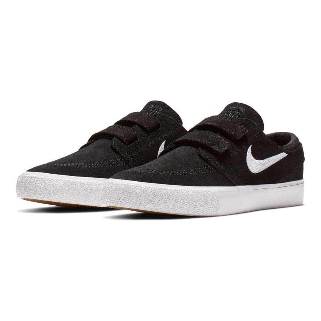 The Berricsさんのインスタグラム写真 - (The BerricsInstagram)「REMASTERING A CLASSIC DESIGN. The Nike SB Zoom Janoski AC RM pairs a minimal look with a modern fit. It has been updated with a new, plush sockliner and a flexible outsole for better boardfeel right out of the box. Buy your pair in the @berricscanteen 🛒 🔗LINK IN BIO🔗」4月6日 9時23分 - berrics