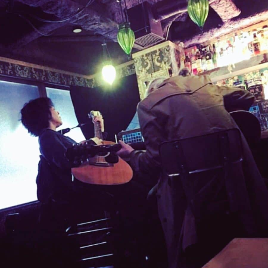 イマイアキノブさんのインスタグラム写真 - (イマイアキノブInstagram)「🥀4.6(土) 『GIVE ME FIRE!!! vol.13』 @ MUSIC BAR decontrol 江古田 生声・生ギターLIVE  出演 青木マリ vo.g ゲスト イマイアキノブ  21:00〜 投げ銭ワンマン(+order)  decontrol 練馬区栄町25-16 萬屋ビル2F Instagram　@bar_decontrol  #青木マリ #decontrol #デコントロール江古田  #イマイアキノブ #imaiakinobu  #livemusic」4月6日 9時27分 - imaiakinobu