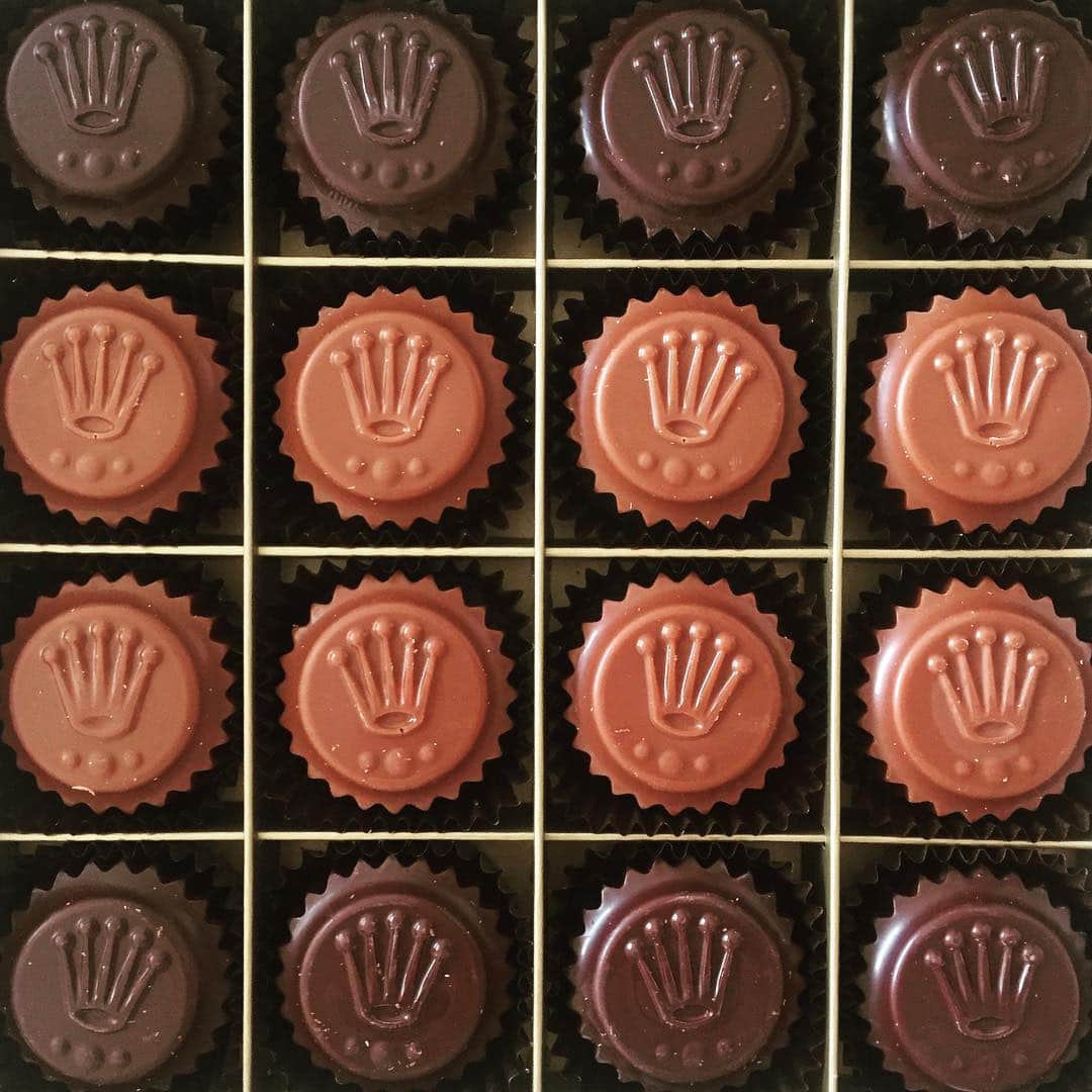 梅津有希子さんのインスタグラム写真 - (梅津有希子Instagram)「朝チョコ。ロレックス。バーゼル出張土産。美しくておいしい😋 #チョコレート #chocolat #ロレックス #rolex #basel #baselworld2019  #watch」4月6日 9時31分 - y_umetsu