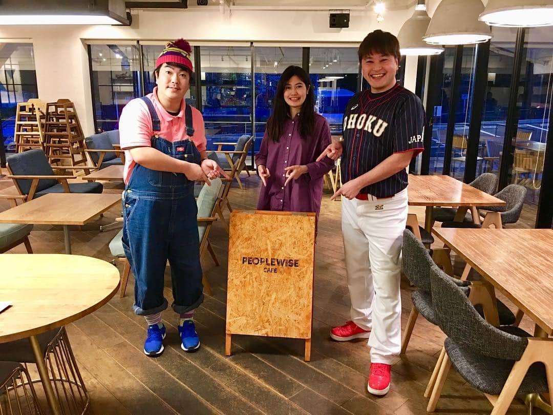 GO!皆川さんのインスタグラム写真 - (GO!皆川Instagram)「‪昨日は『peoplewise cafe』にてロケでした。‬ ‪全部手作りのベーコンチーズバーガーが絶品。パティシエもいて、ケーキも気になりました。‬ ‪企画担当のやぐちさん、ありがとうございました！‬ ‪帰りに億くんと飯。誕プレもらいました。‬ ‪うれピー。‬ ‪今日は茨城で営業。‬ ‪#peoplewisecafe #たまプラーザ ‬」4月6日 9時34分 - go_minagawa