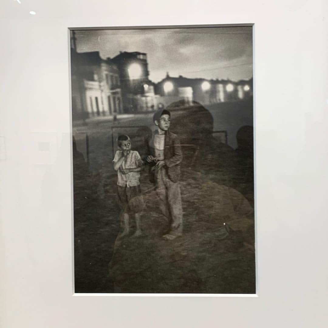 大塚良子さんのインスタグラム写真 - (大塚良子Instagram)「シノさん @shinotakeda のお誘いで今年もAIPAD photography show NYへ✨﻿﻿ 錚々たる写真家達から未開拓なフォトグラファーまで一挙に観れて大満喫﻿﻿﻿﻿ ﻿﻿﻿﻿ そして初めましてのカヒミカリィさん  @kahimikarie_official お会いできて嬉しかった！✨ NYの子育てについても色々教えてもらって、﻿やっぱりこっちの子育て楽しそうだなーとワクワク。﻿ しかもとてもお美しい。﻿ ﻿﻿﻿﻿ NYもやっと暖かくなってきて良いシーズン。﻿﻿﻿﻿ ﻿﻿﻿﻿ #nyc #photographyshow #AIPAD﻿﻿﻿﻿ #robertfrank #williamklein#DianeArbus ﻿﻿﻿﻿ #shomeitomatsu #GottfriedJager #SaulLeiter﻿﻿﻿﻿ #manray #alexwebb #toddhido」4月6日 9時36分 - ryokokonami