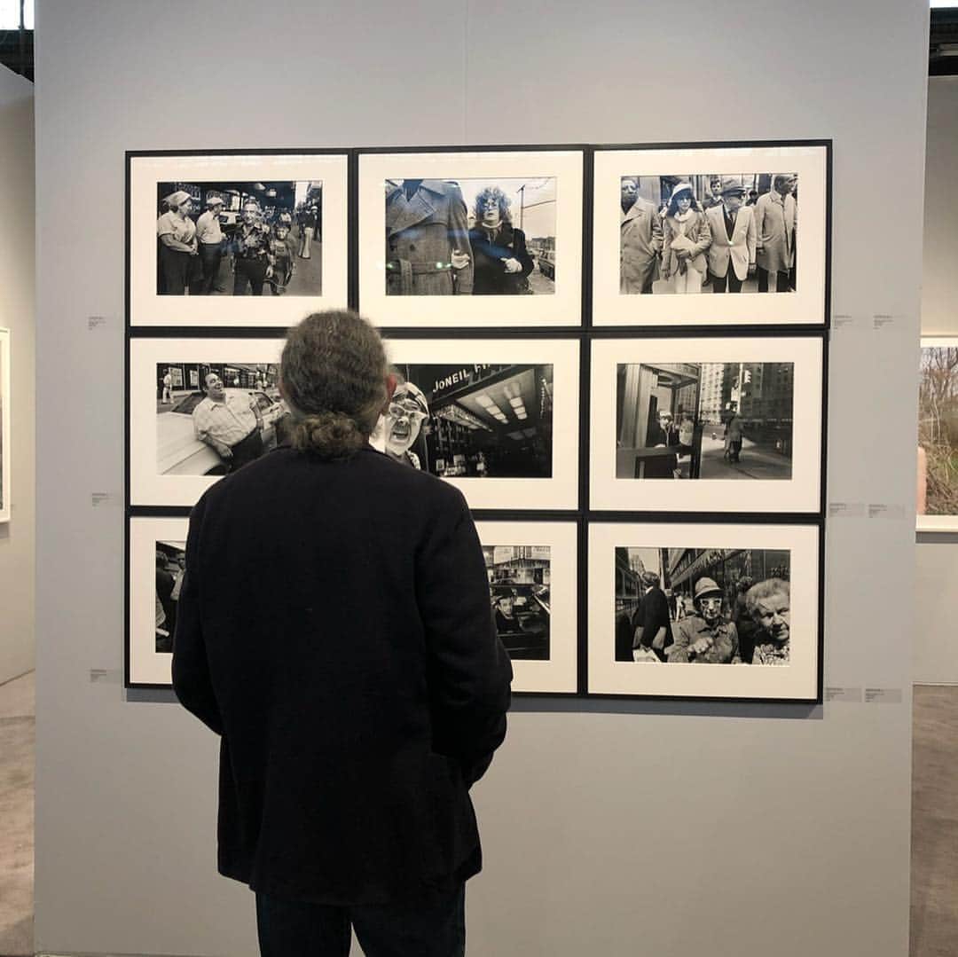 大塚良子さんのインスタグラム写真 - (大塚良子Instagram)「シノさん @shinotakeda のお誘いで今年もAIPAD photography show NYへ✨﻿﻿ 錚々たる写真家達から未開拓なフォトグラファーまで一挙に観れて大満喫﻿﻿﻿﻿ ﻿﻿﻿﻿ そして初めましてのカヒミカリィさん  @kahimikarie_official お会いできて嬉しかった！✨ NYの子育てについても色々教えてもらって、﻿やっぱりこっちの子育て楽しそうだなーとワクワク。﻿ しかもとてもお美しい。﻿ ﻿﻿﻿﻿ NYもやっと暖かくなってきて良いシーズン。﻿﻿﻿﻿ ﻿﻿﻿﻿ #nyc #photographyshow #AIPAD﻿﻿﻿﻿ #robertfrank #williamklein#DianeArbus ﻿﻿﻿﻿ #shomeitomatsu #GottfriedJager #SaulLeiter﻿﻿﻿﻿ #manray #alexwebb #toddhido」4月6日 9時36分 - ryokokonami